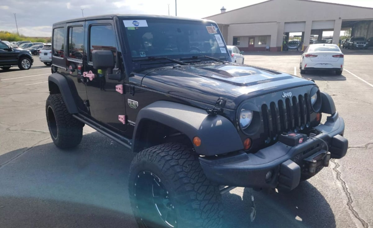 2012 Jeep Wrangler Unlimited Call of Duty: MW3 Edition photo 3