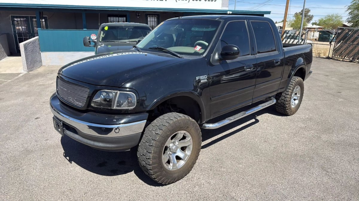 2003 Ford F-150 XLT photo 2