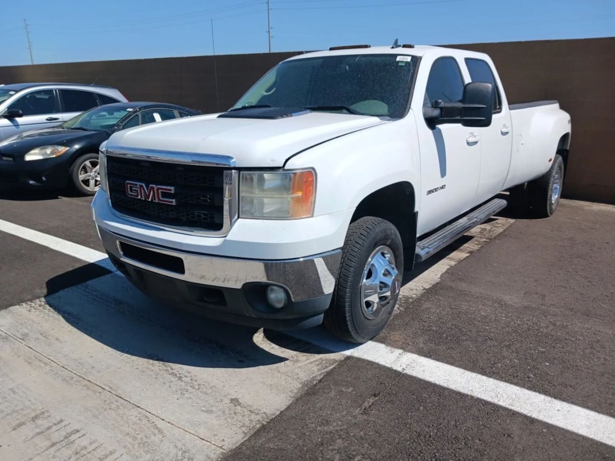 2011 Gmc Sierra SLT photo 2