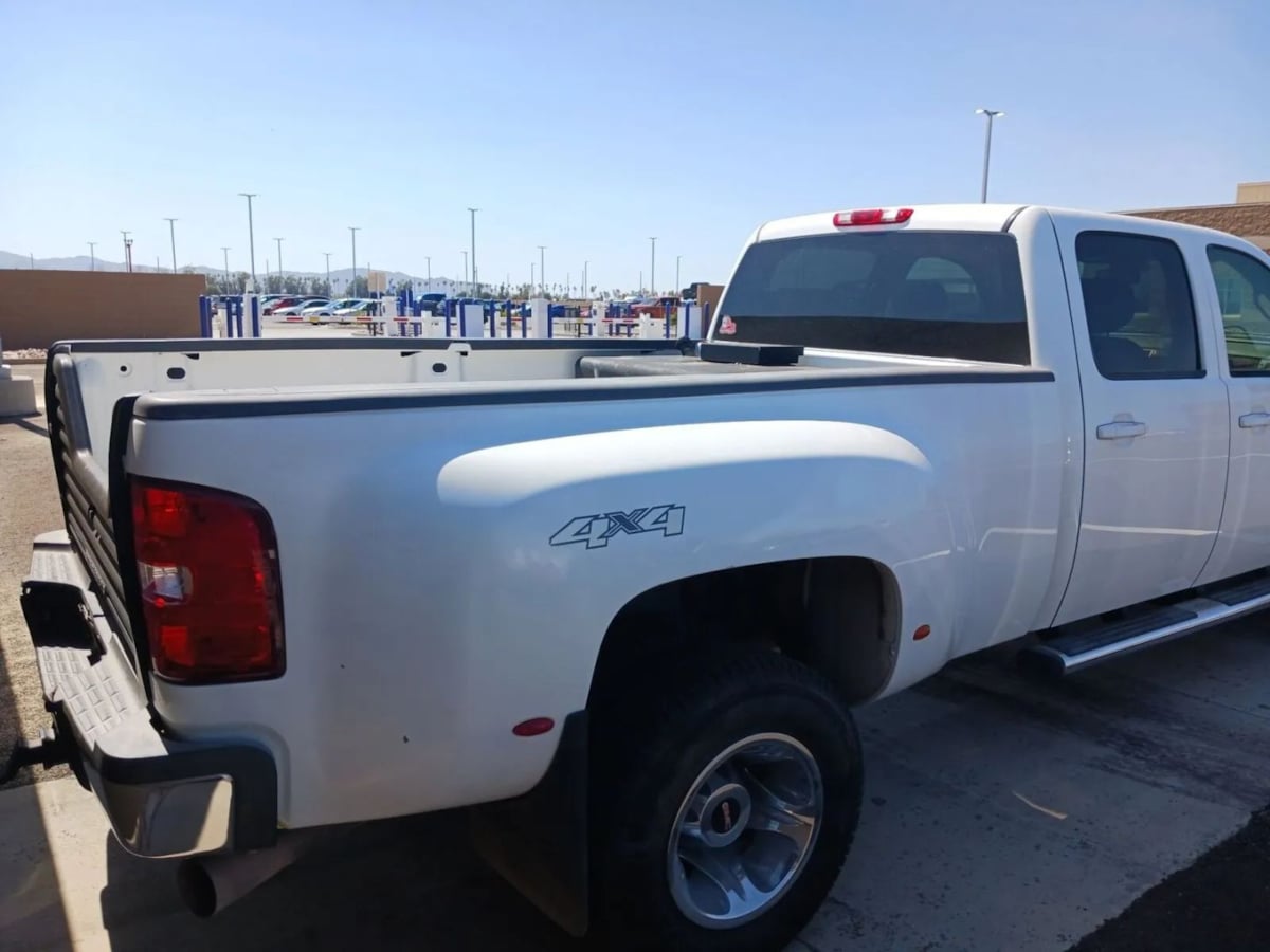 2011 Gmc Sierra SLT photo 3
