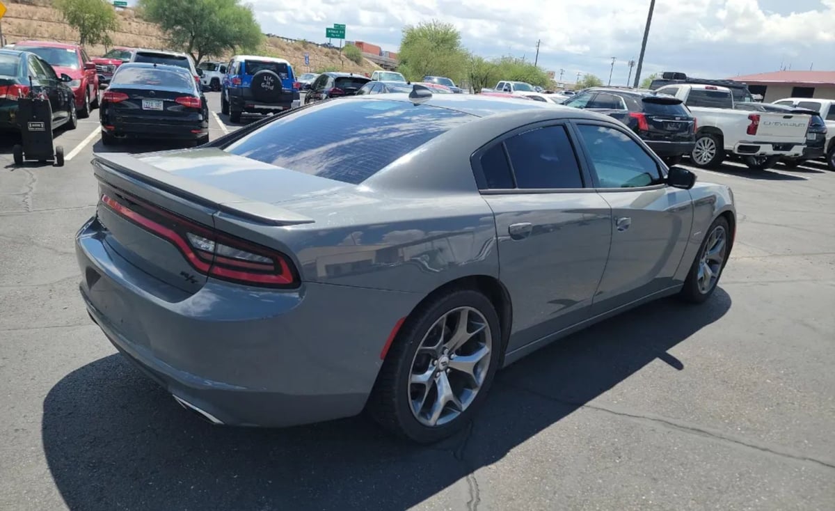 2017 Dodge Charger R/T photo 4