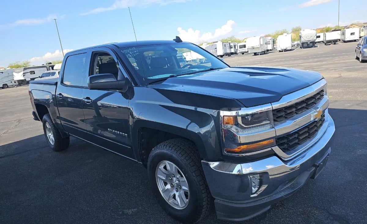 2018 Chevrolet Silverado 1500 LT photo 3