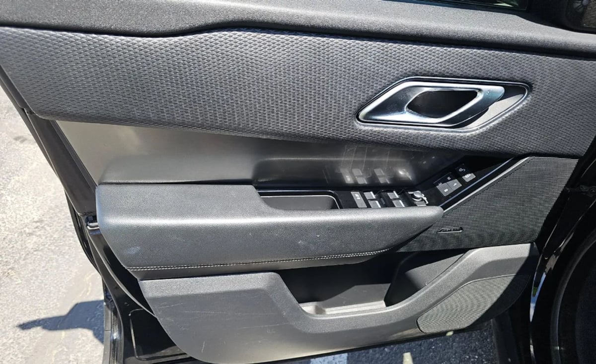 2019 Land Rover Range Rover Velar S photo 9