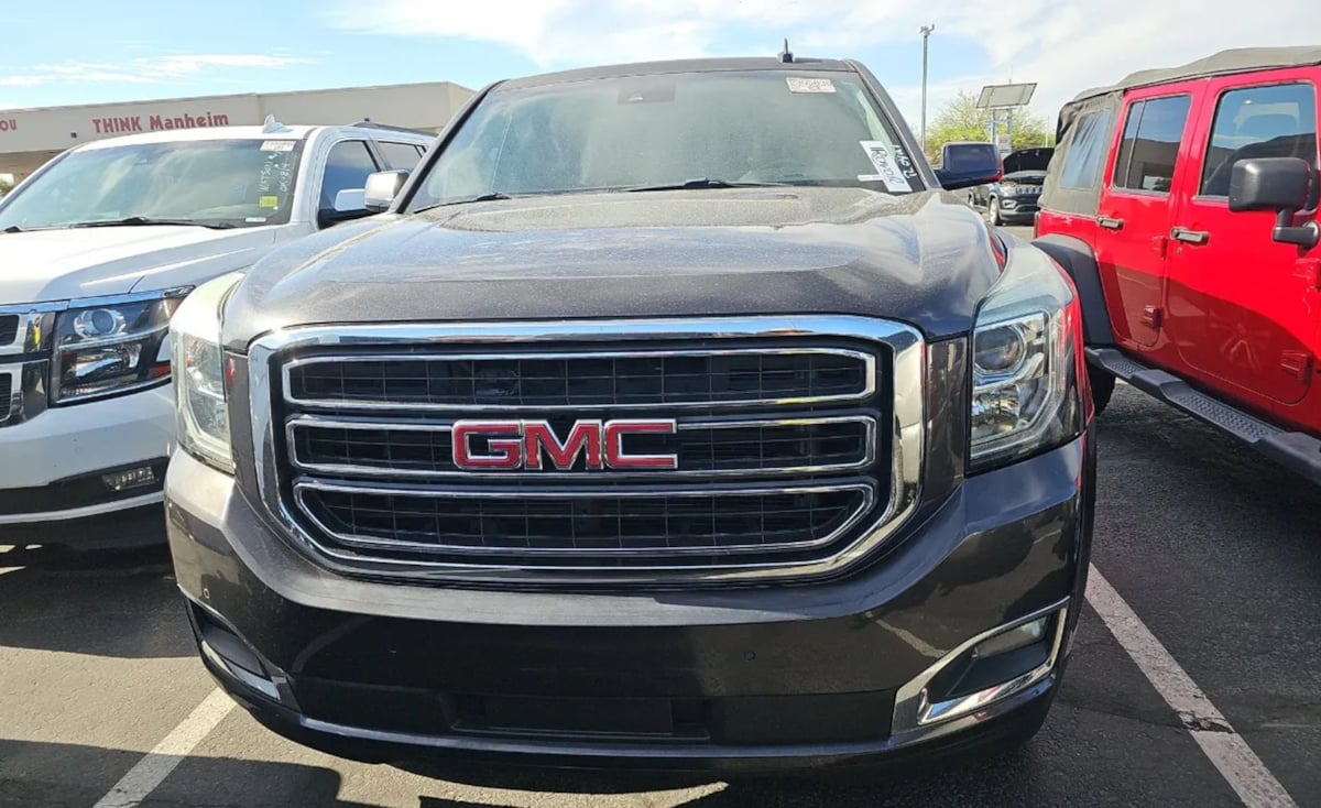 2017 Gmc Yukon SLT photo 2