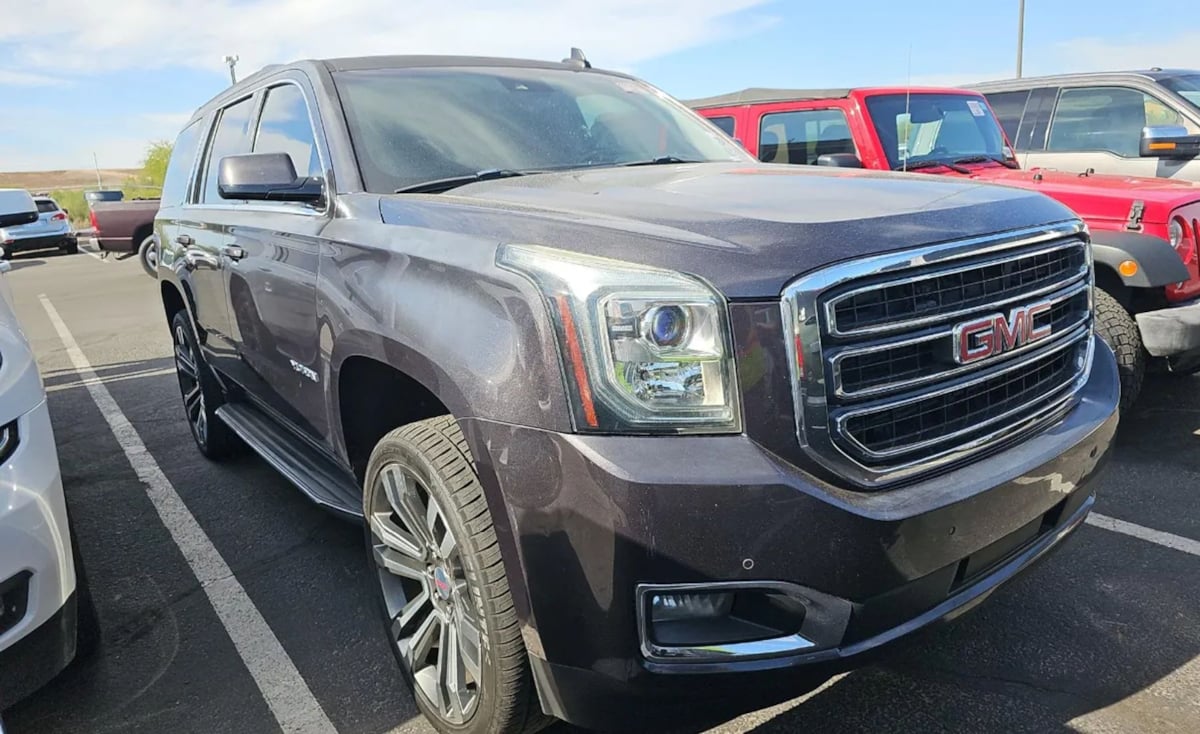 2017 Gmc Yukon SLT photo 3