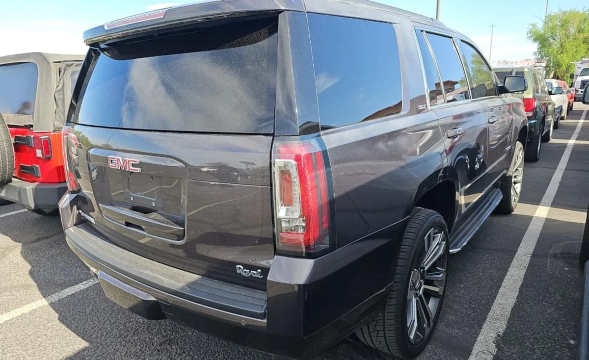 2017 Gmc Yukon SLT photo 4