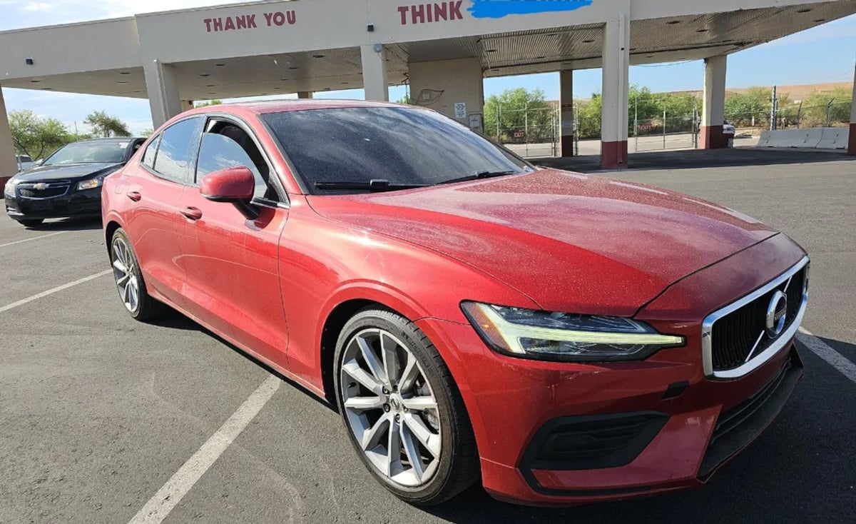2020 Volvo S60 T6 Momentum photo 3