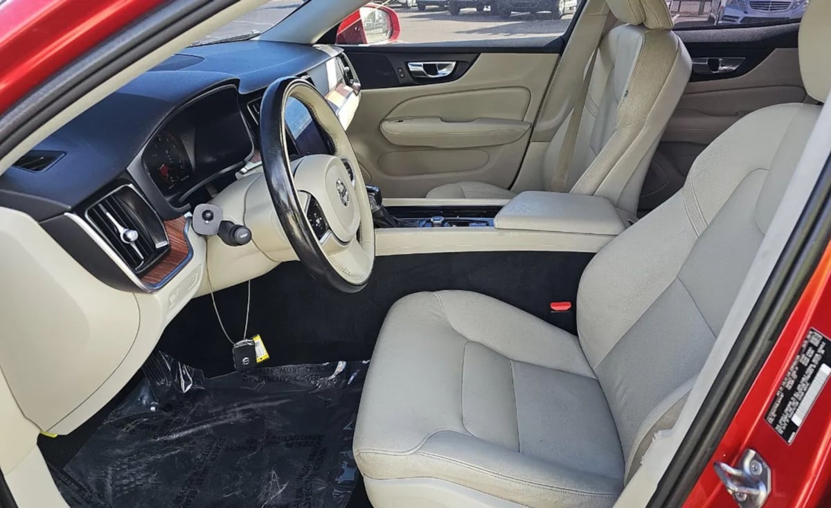 2020 Volvo S60 T6 Momentum photo 7