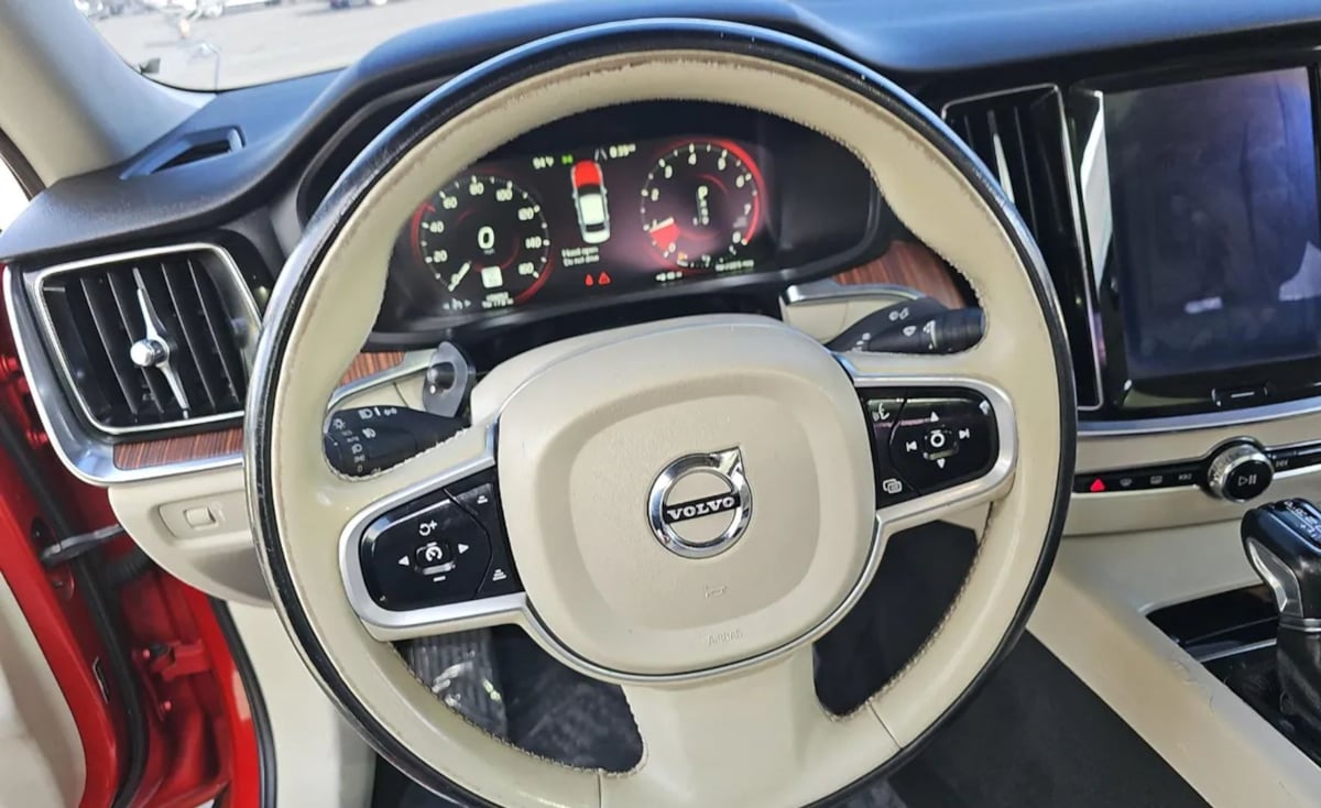 2020 Volvo S60 T6 Momentum photo 10