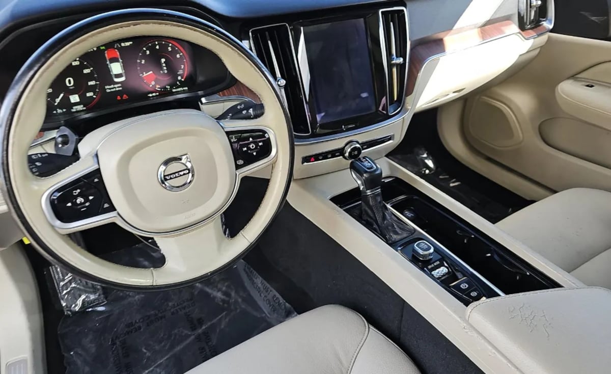 2020 Volvo S60 T6 Momentum photo 11