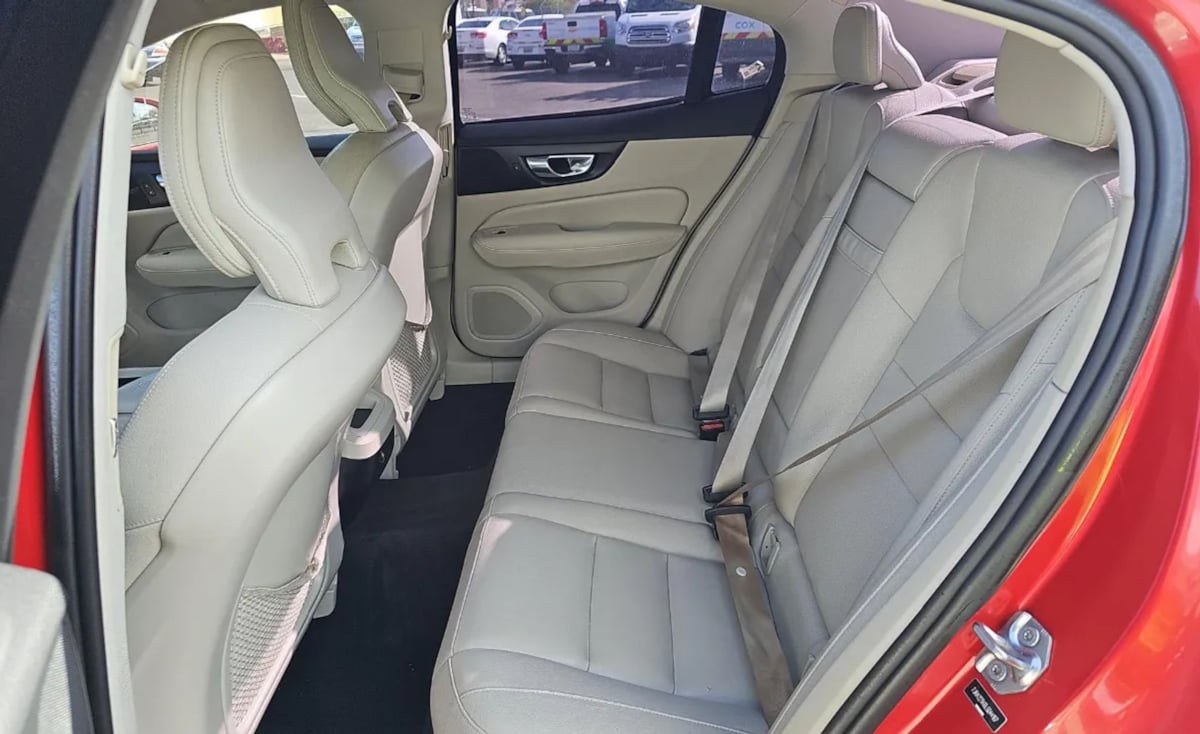 2020 Volvo S60 T6 Momentum photo 12