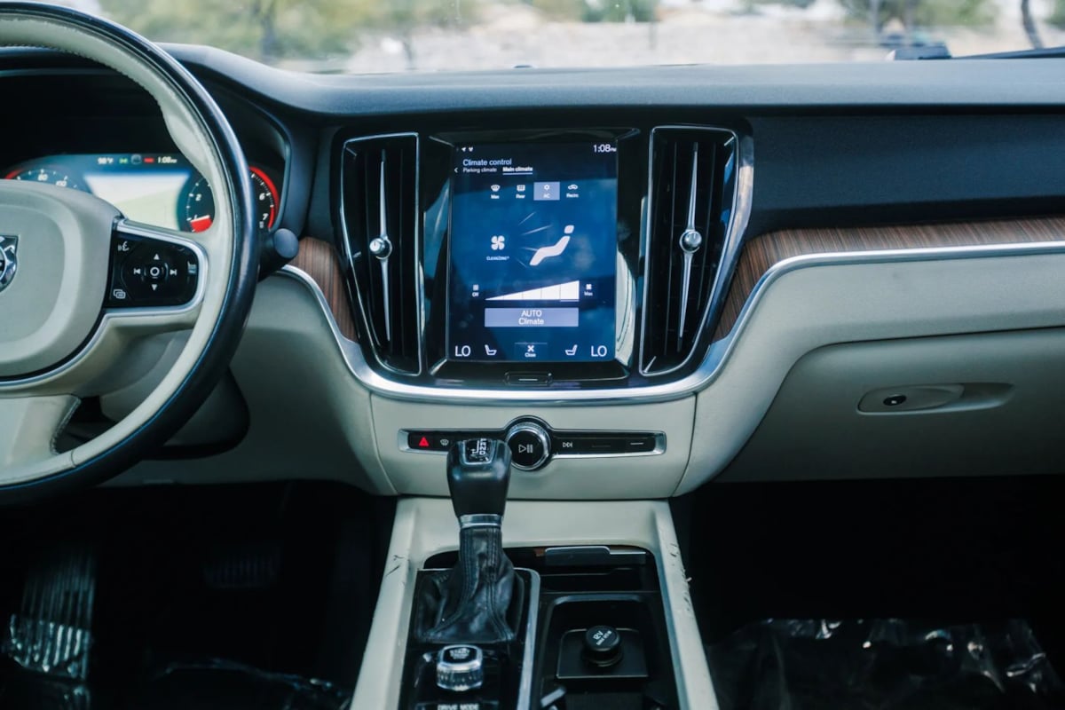 2020 Volvo S60 Momentum - Photo 25