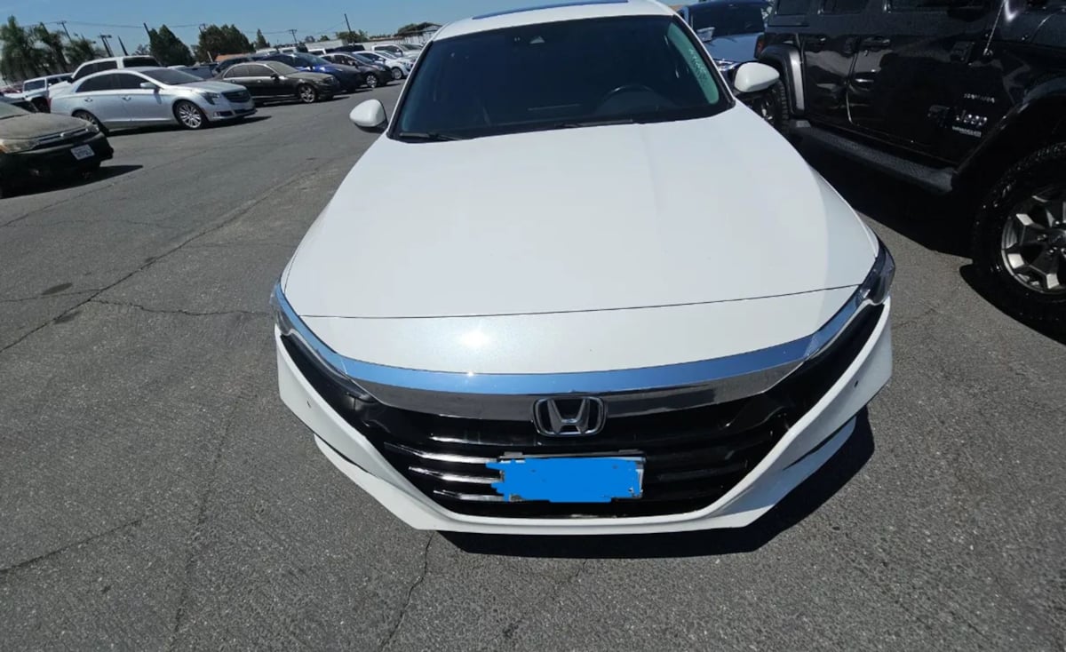 2019 Honda Accord Touring 2.0T photo 2