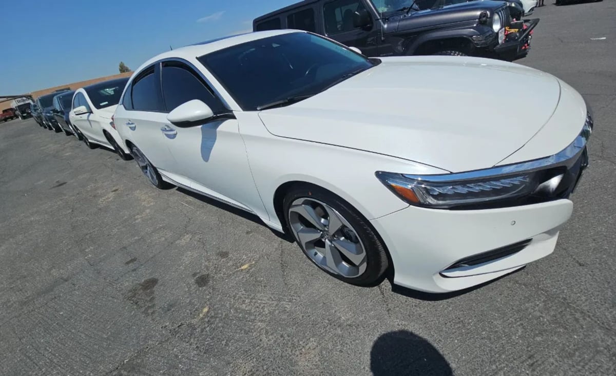 2019 Honda Accord Touring 2.0T photo 3
