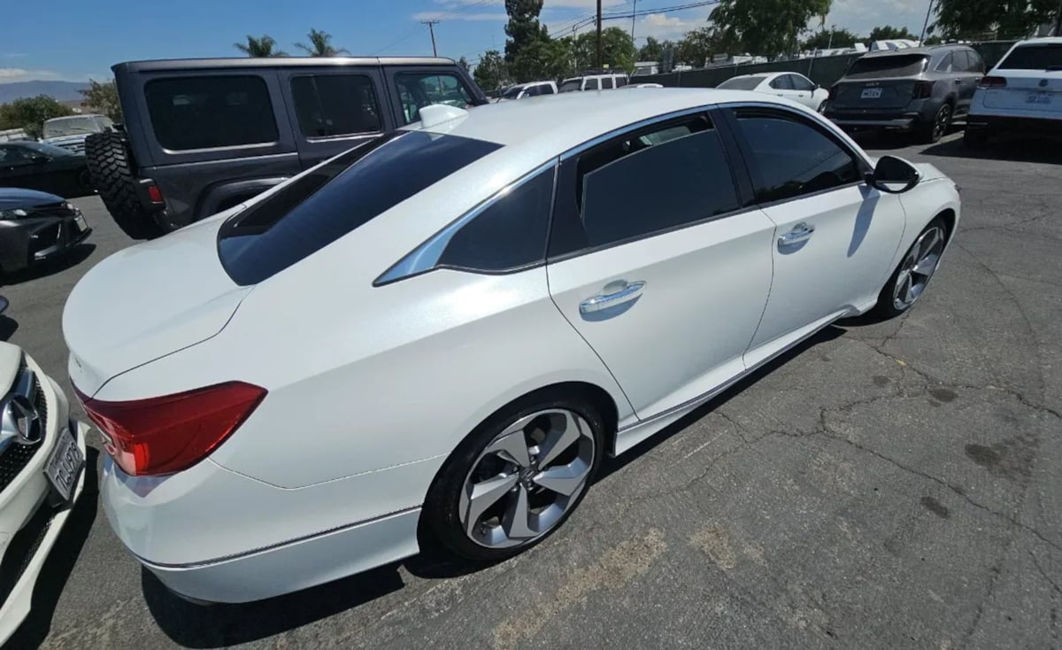 2019 Honda Accord Touring 2.0T photo 4