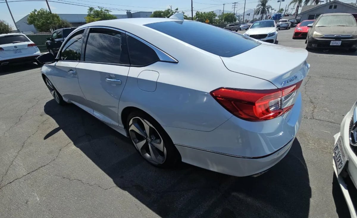 2019 Honda Accord Touring 2.0T photo 6