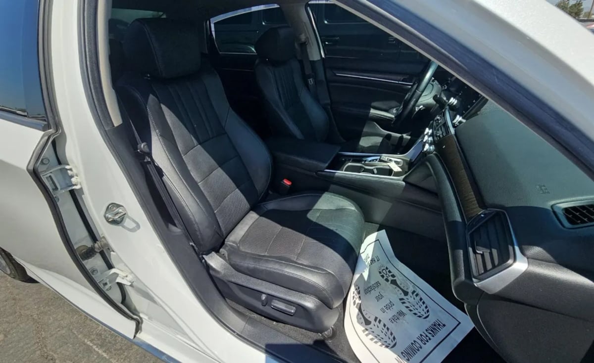 2019 Honda Accord Touring 2.0T photo 8