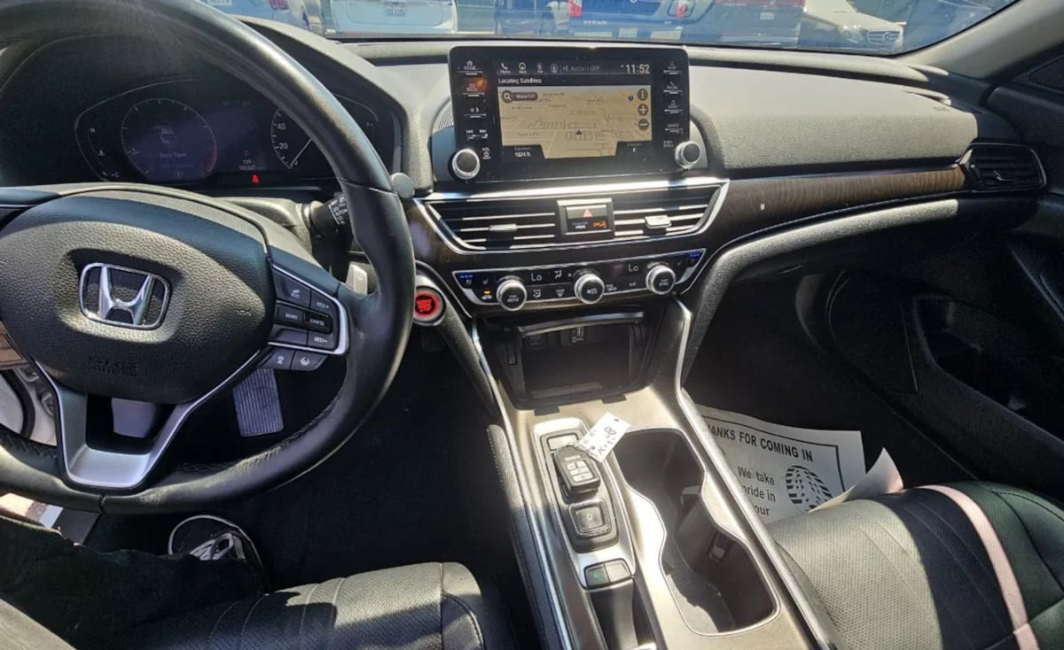2019 Honda Accord Touring 2.0T photo 11