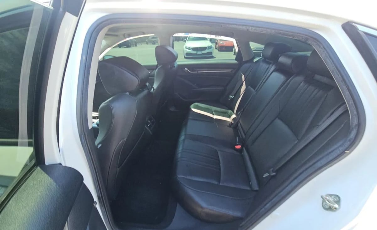 2019 Honda Accord Touring 2.0T photo 12