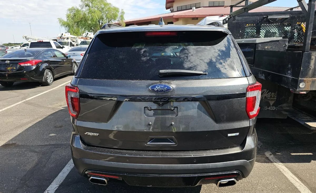 2016 Ford Explorer Sport photo 3