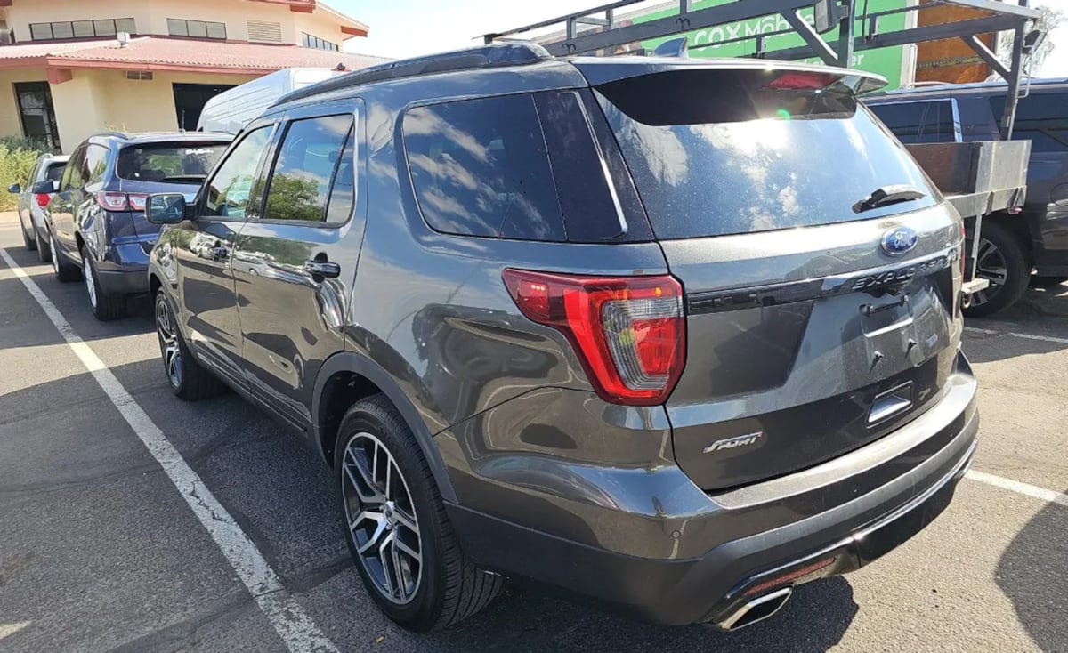 2016 Ford Explorer Sport photo 4