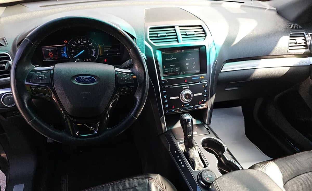 2016 Ford Explorer Sport photo 8