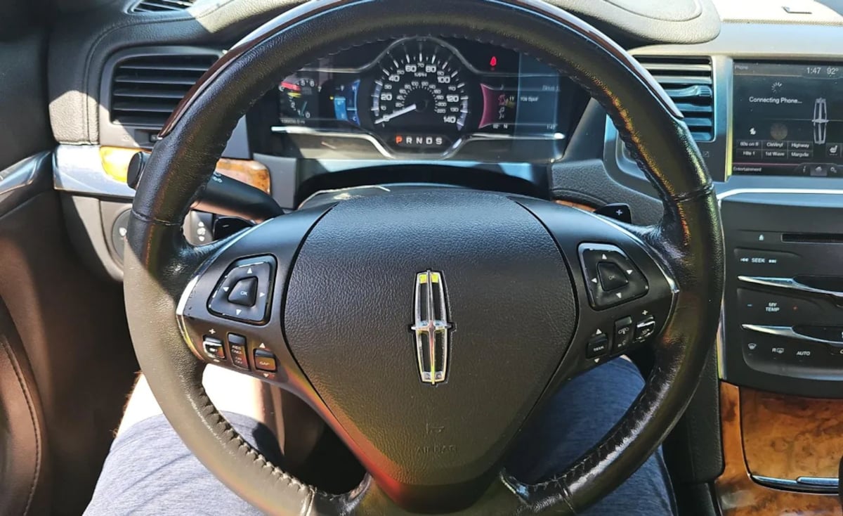 2013 Lincoln MKS Base photo 10