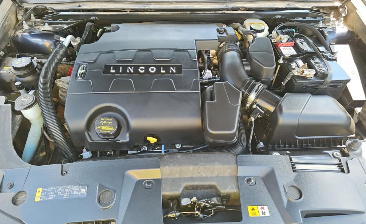 2013 Lincoln MKS Base photo 14