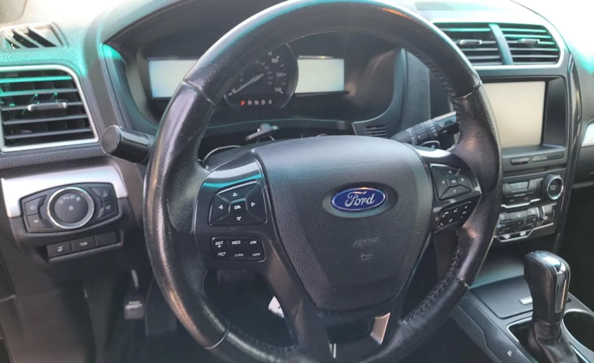 2016 Ford Explorer XLT photo 8