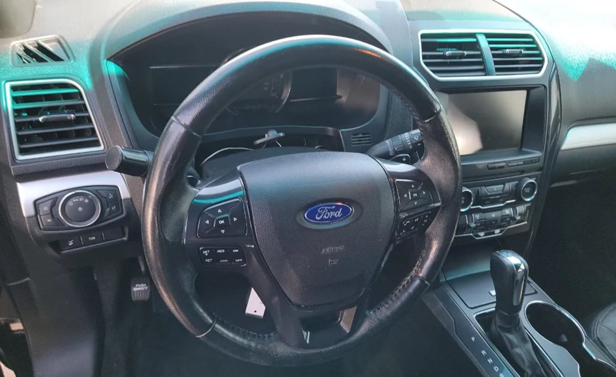 2016 Ford Explorer XLT photo 9