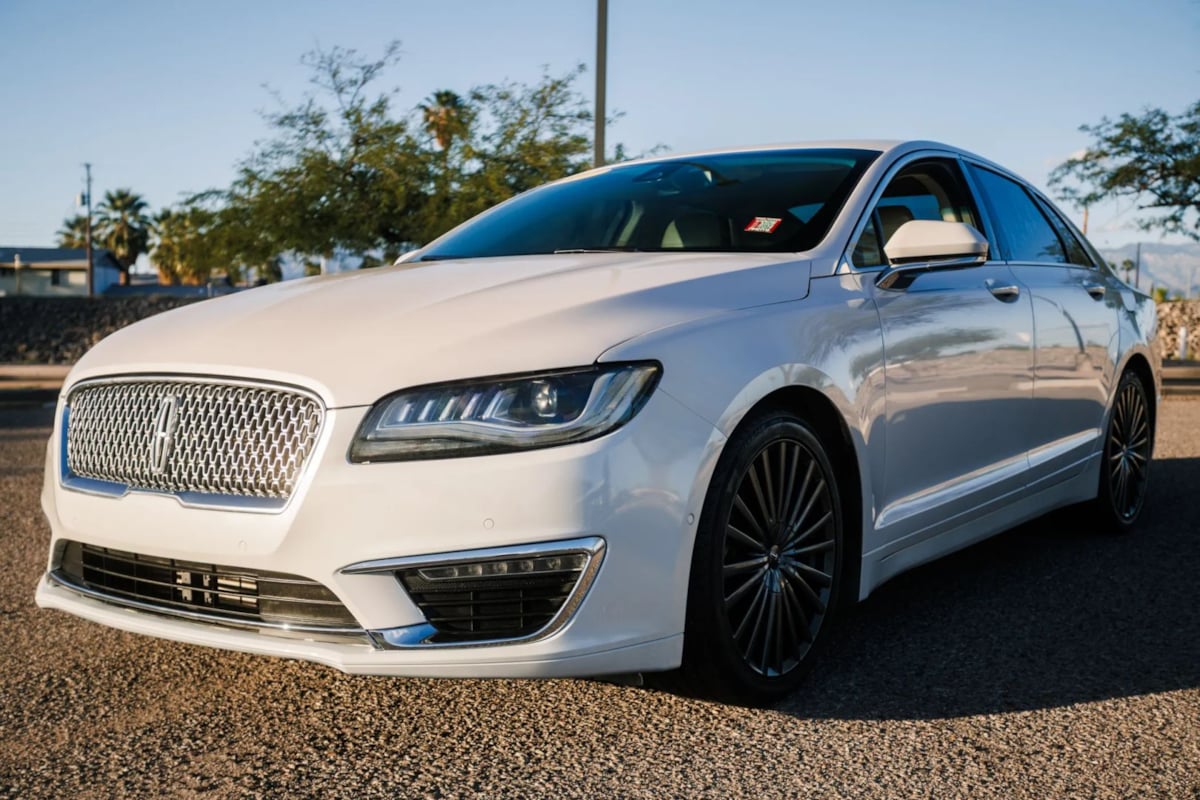 2017 Lincoln MKZ Reserve photo 3
