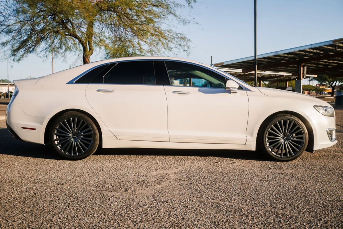 2017 Lincoln MKZ Reserve photo 4