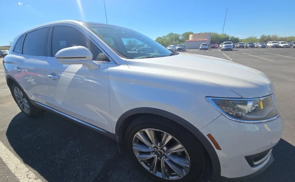 2017 Lincoln MKX Reserve photo 2