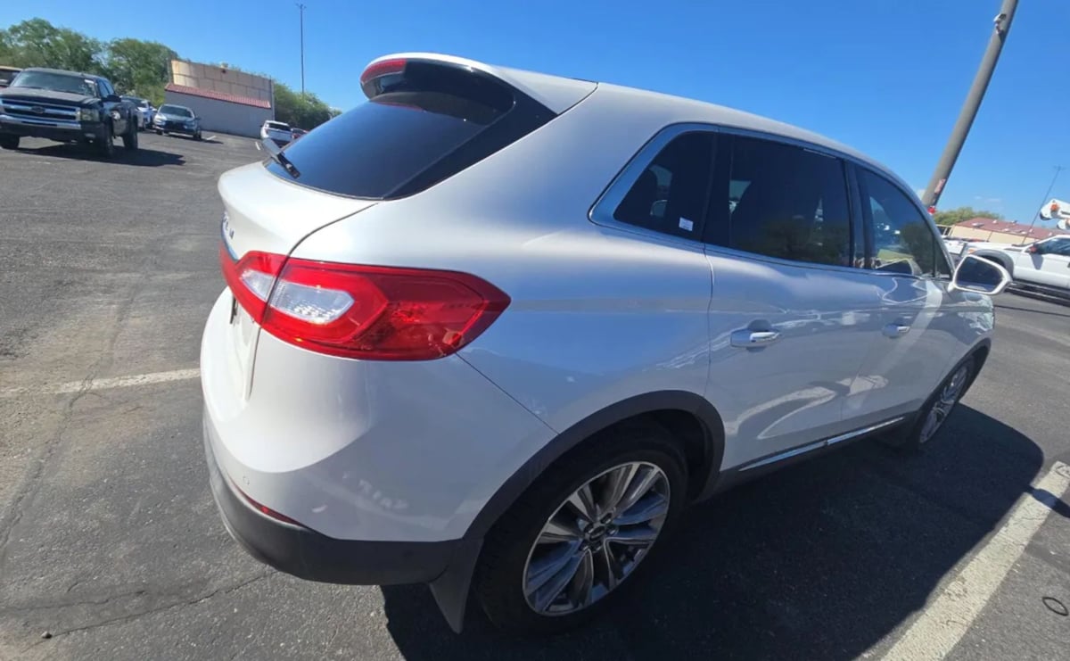 2017 Lincoln MKX Reserve photo 3