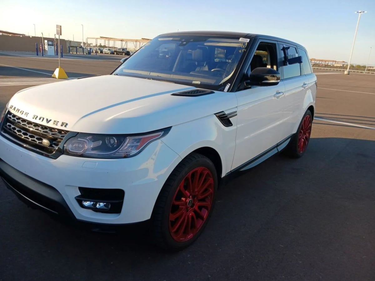 2017 Land Rover Range Rover Sport SE photo 2