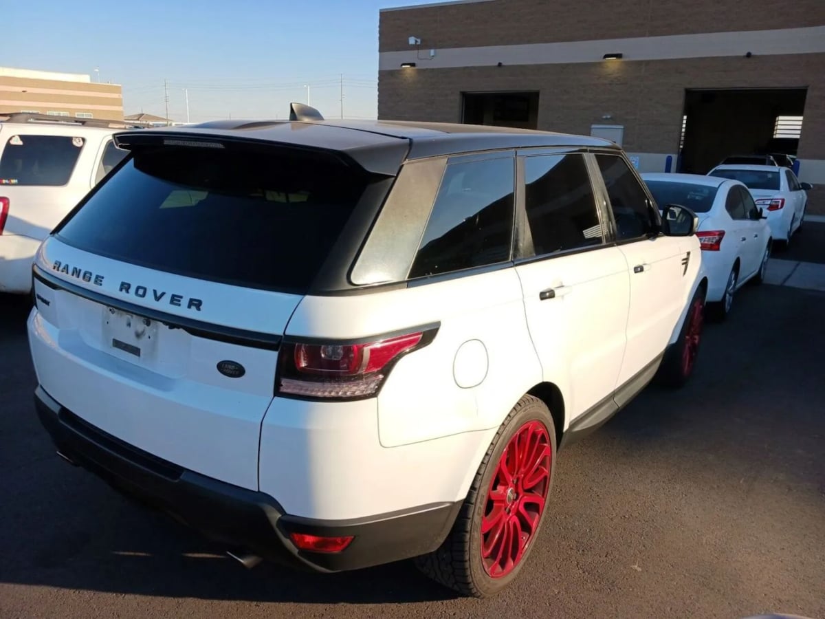 2017 Land Rover Range Rover Sport SE photo 3