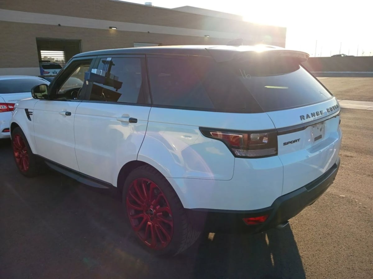 2017 Land Rover Range Rover Sport SE photo 4