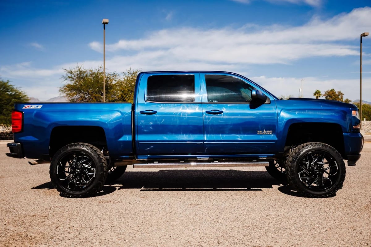2017 Chevrolet Silverado 1500 LT Texas Edition photo 4