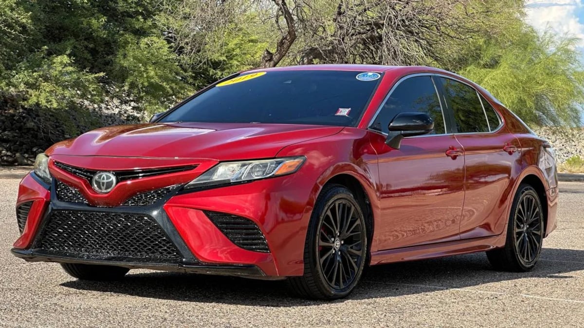 2019 Toyota Camry SE - Photo 3