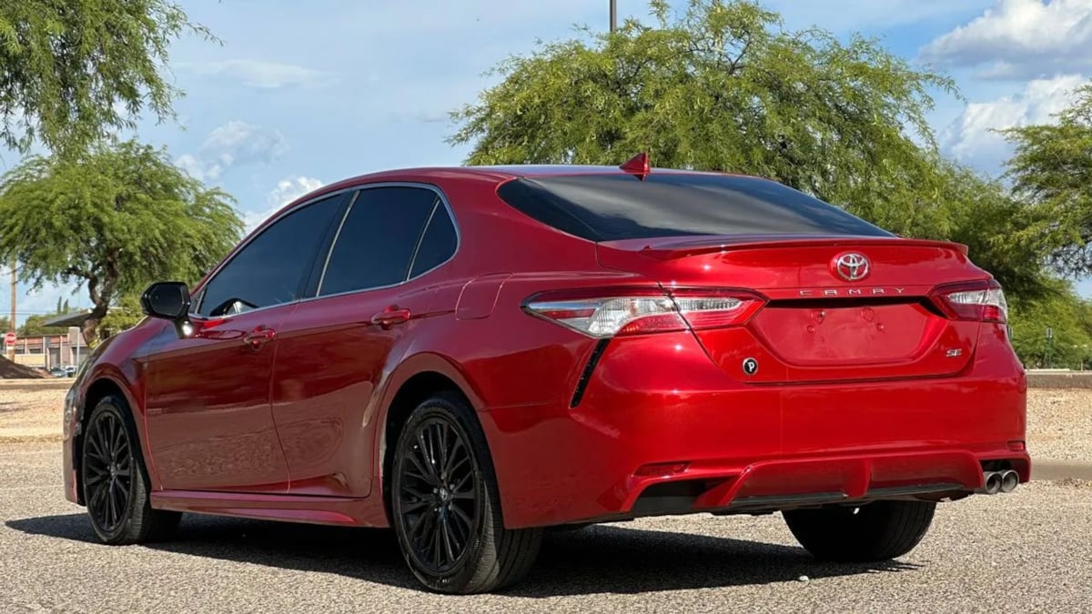 2019 Toyota Camry SE - Photo 4