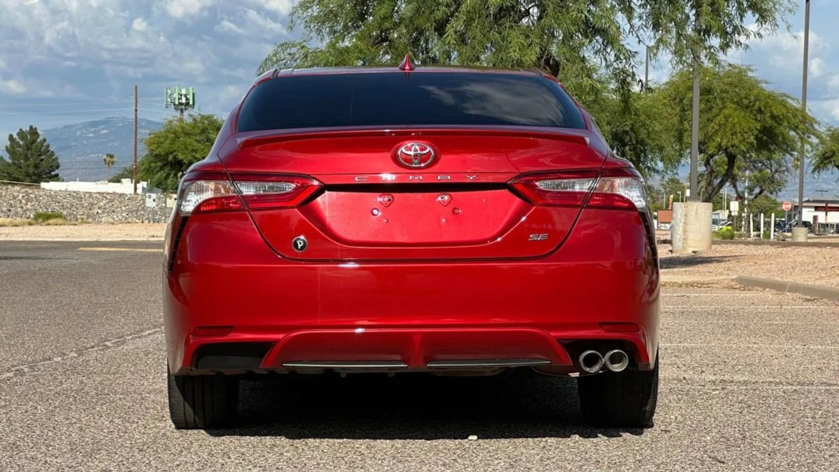 2019 Toyota Camry SE - Photo 5
