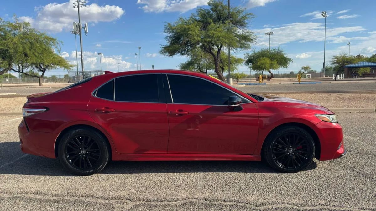 2019 Toyota Camry SE - Photo 7