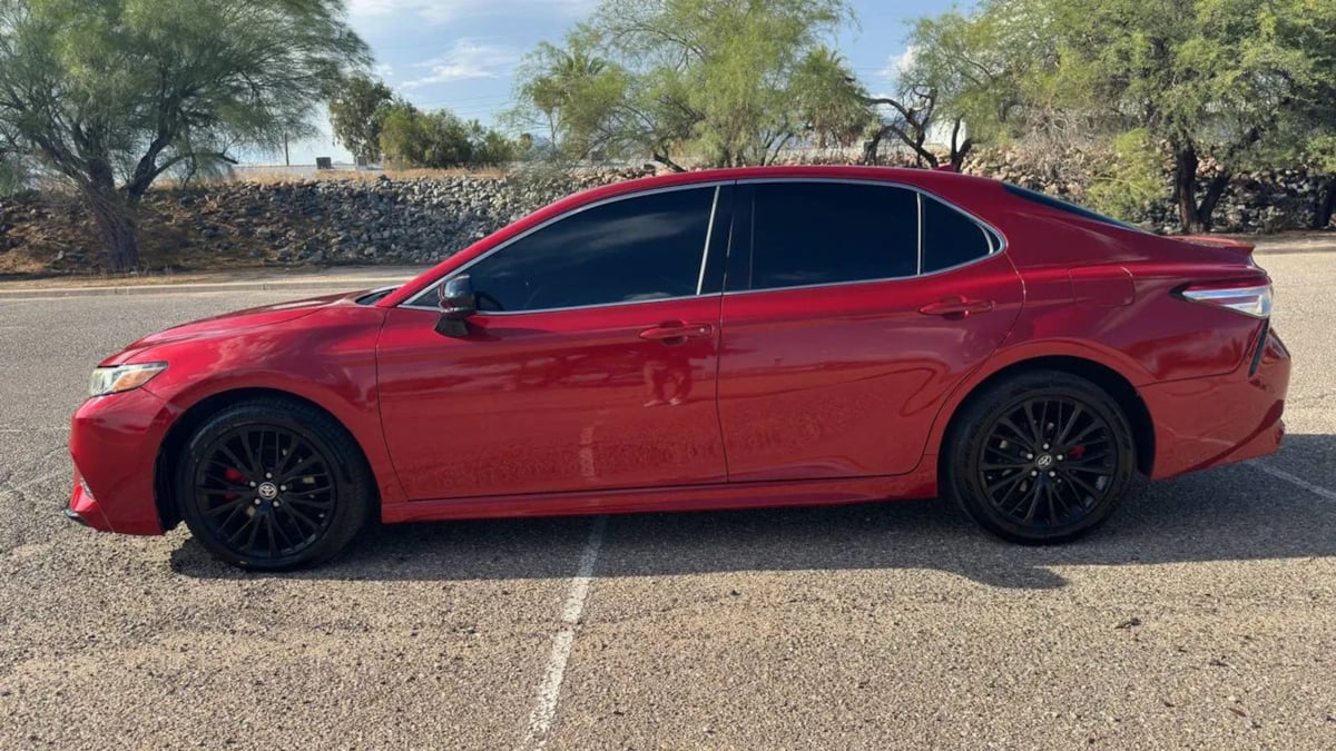 2019 Toyota Camry SE - Photo 8