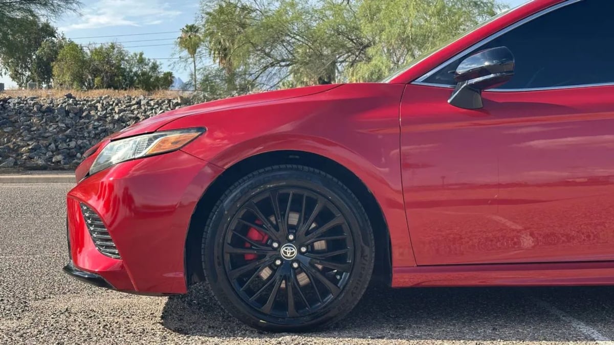 2019 Toyota Camry SE - Photo 9