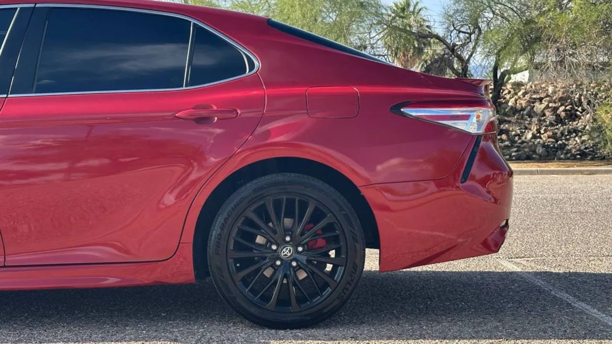 2019 Toyota Camry SE - Photo 10