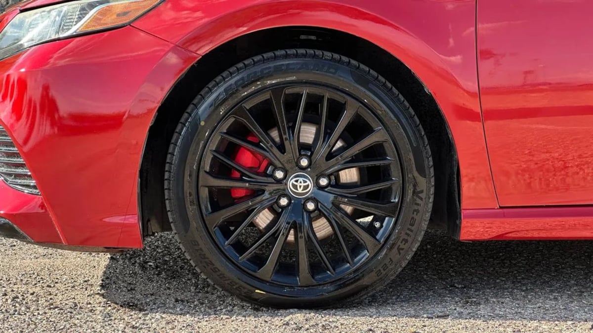 2019 Toyota Camry SE - Photo 11