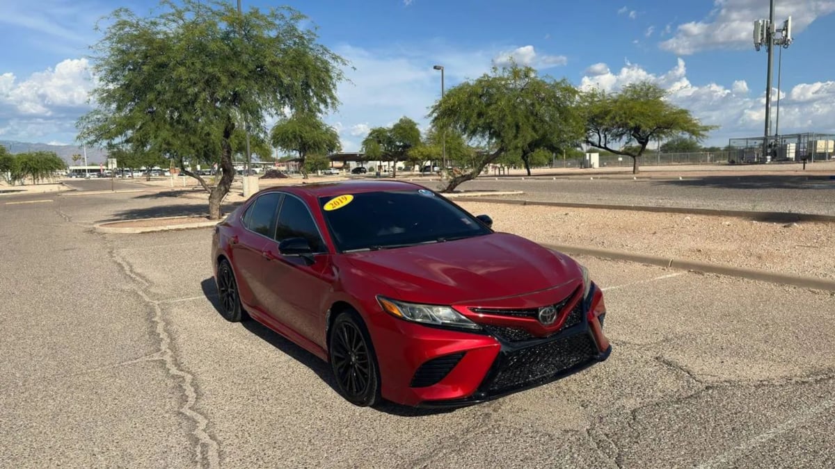 2019 Toyota Camry SE - Photo 12