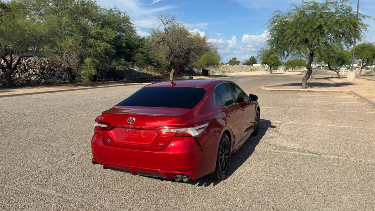 2019 Toyota Camry SE - Photo 14
