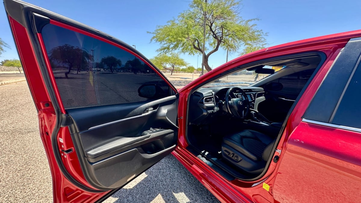2019 Toyota Camry SE - Photo 17