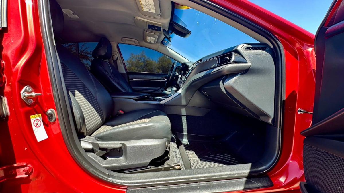 2019 Toyota Camry SE - Photo 20